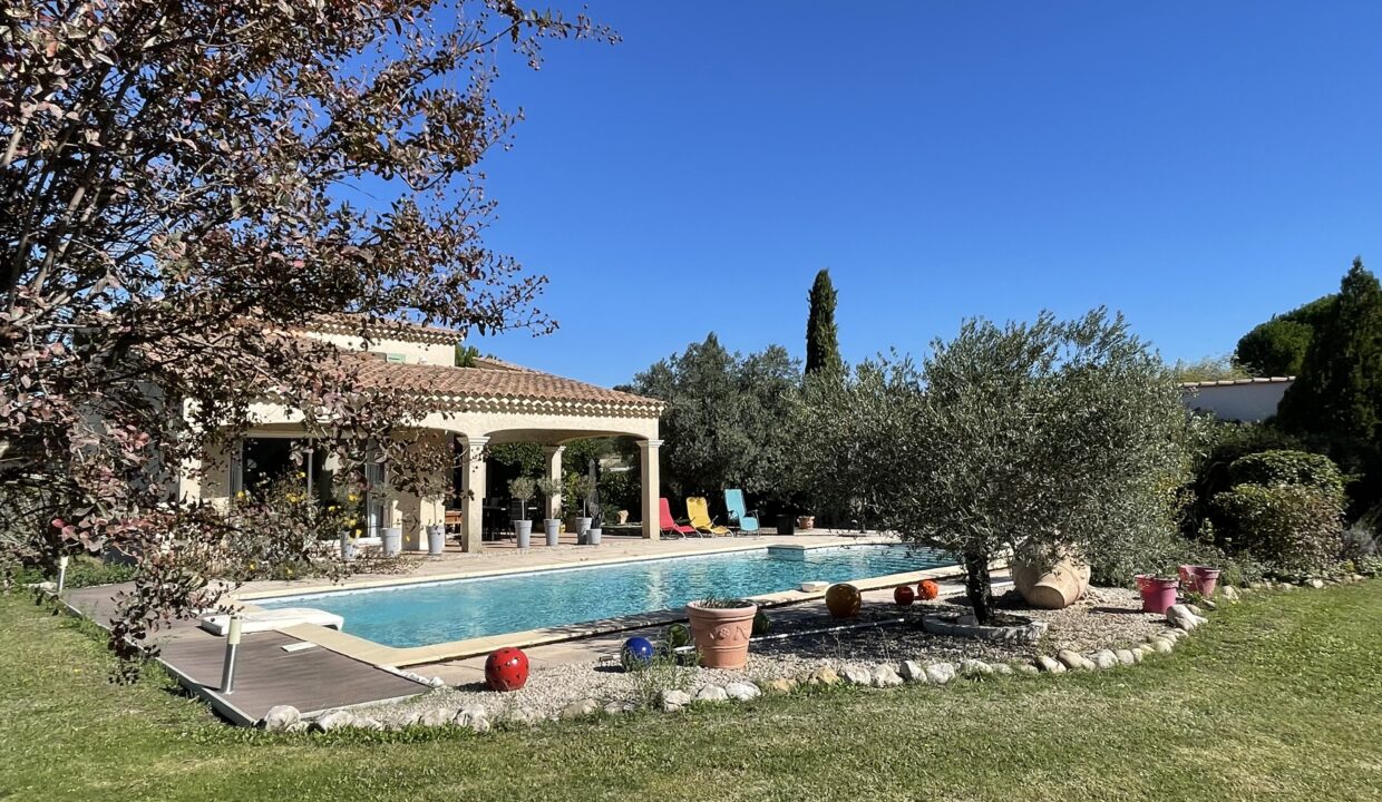 Pernes-les-Fontaines villa avec piscine arboré