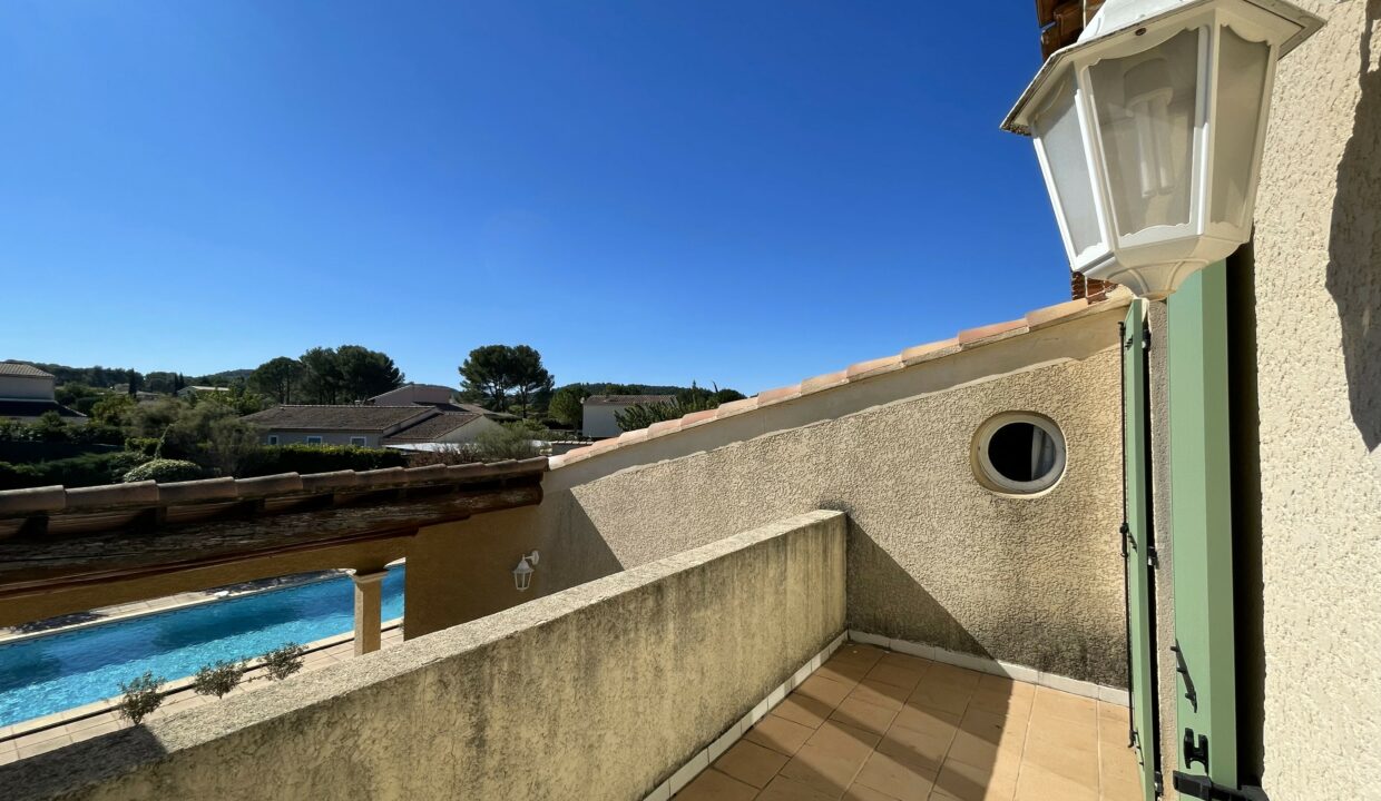 Pernes-les-Fontaines villa avec piscine balcon