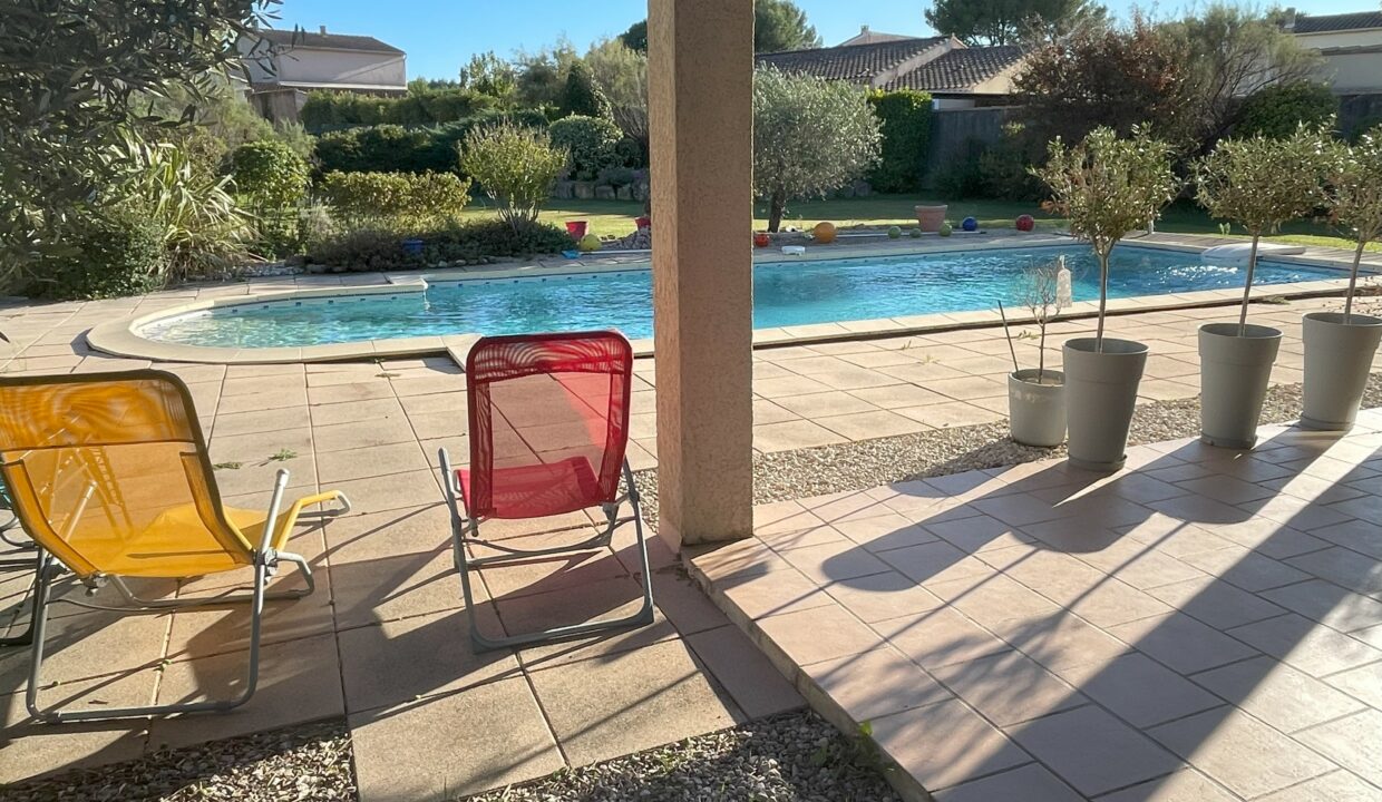 Pernes-les-Fontaines villa avec piscine vue terrasse